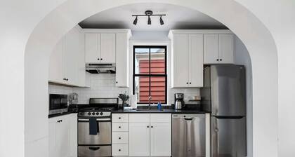Downtown 3bd Home, Steps to King St!