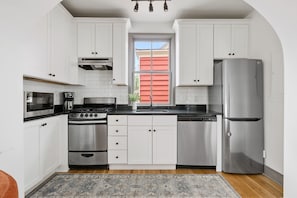 Fridge, microwave, oven, stovetop - Downtown 3bd Home, Steps to King St! (Charleston)
