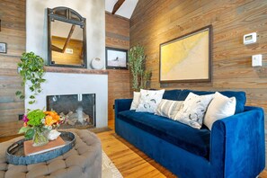 TV, offices - Ebony & Ivory | Lofted Charm with Fireplace! (Charleston)