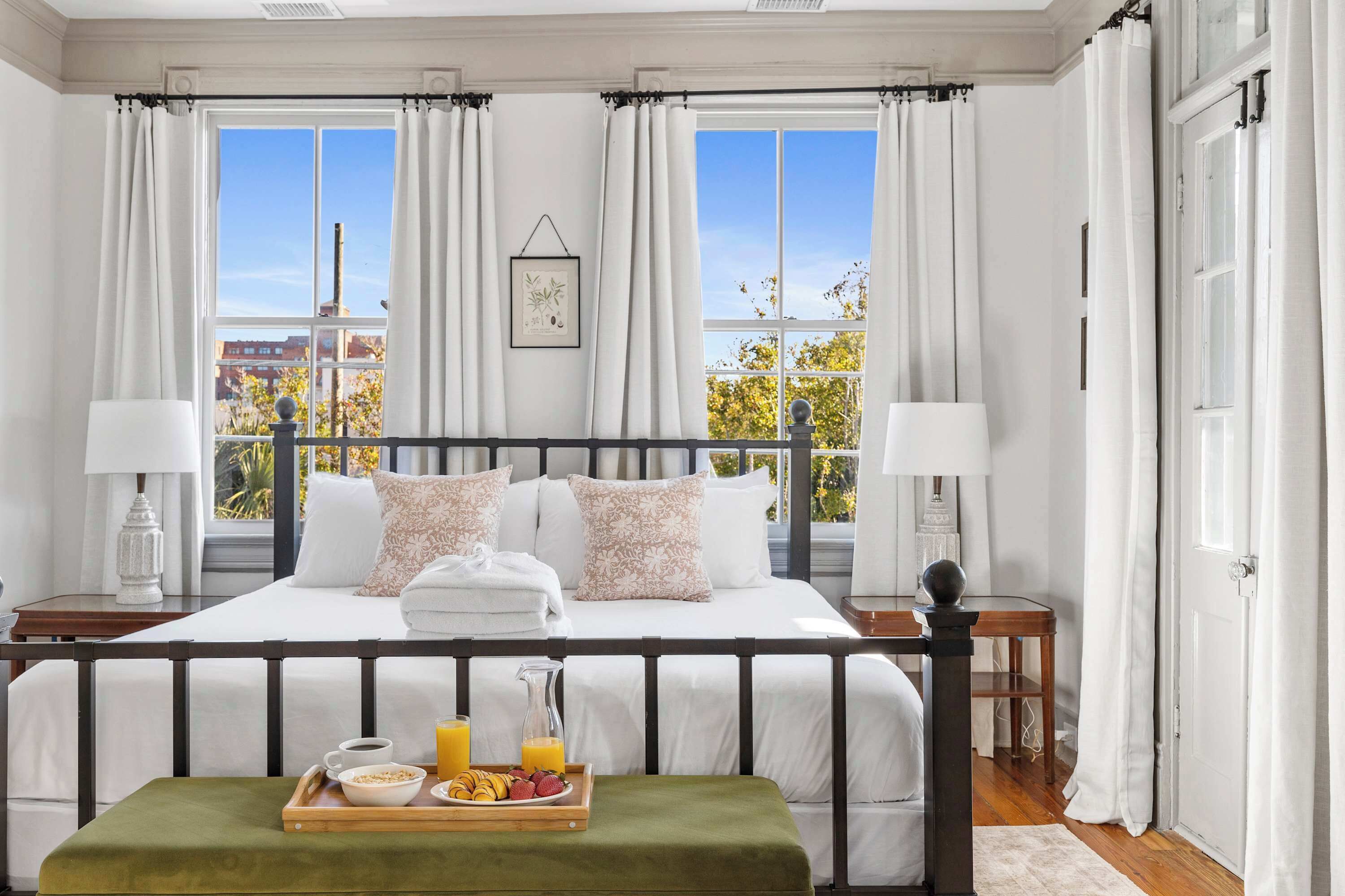 4 Schlafzimmer, Schreibtisch, Bügeleisen/Bügelbrett, Reisekinderbett