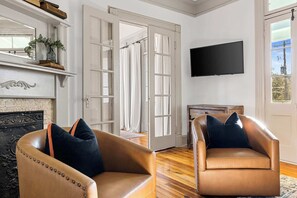 Televisión, oficina