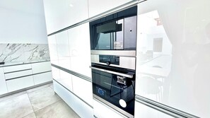 電子レンジ、オーブン、コンロ