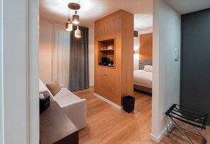 Deluxe-Dreibettzimmer | Zimmersafe, Verdunkelungsvorhänge, schallisolierte Zimmer