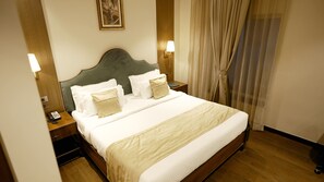 Quarto superior, vista para a cidade | Wi-Fi de cortesia, roupa de cama