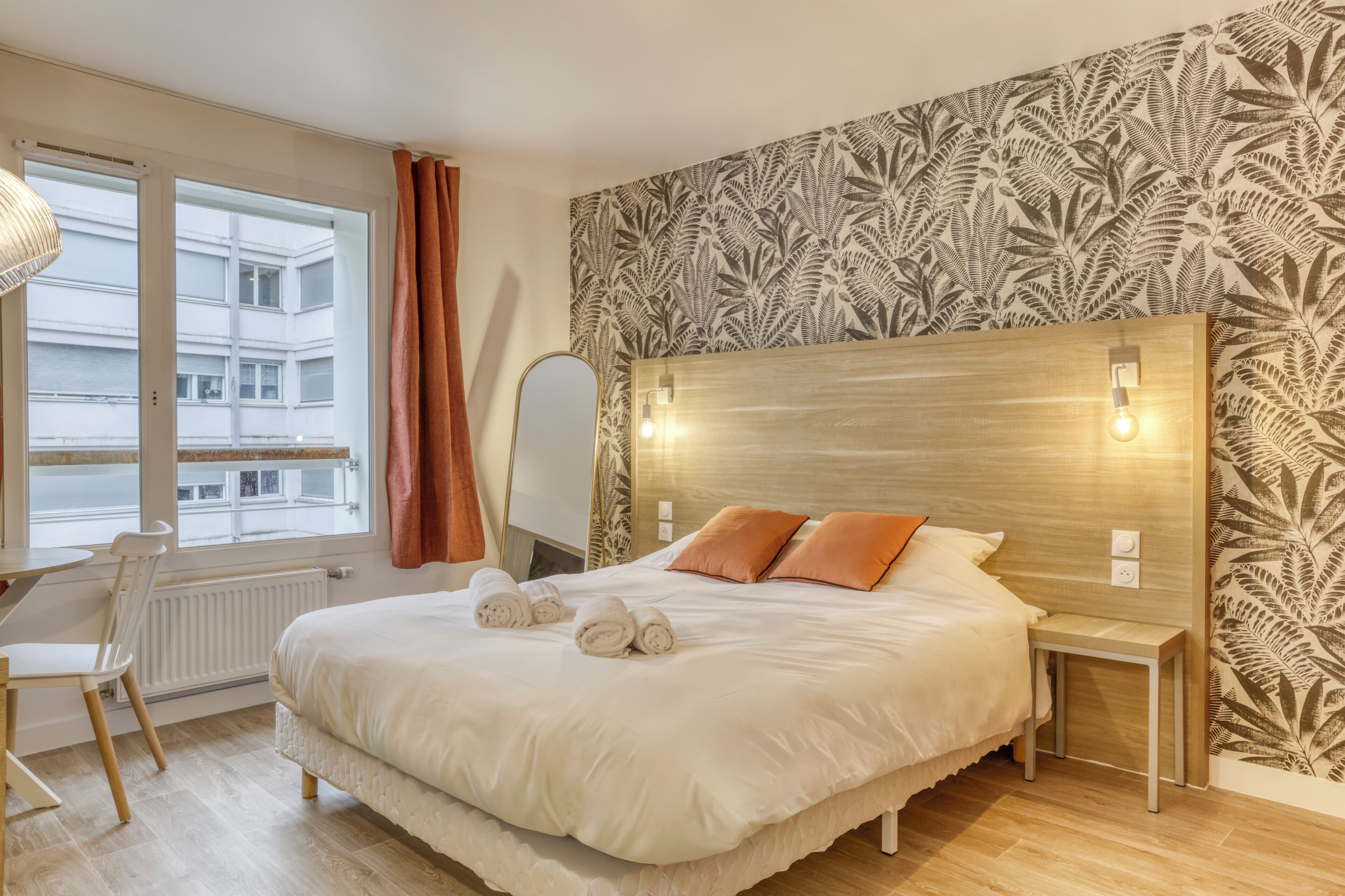 Desk, laptop workspace, free WiFi, bed sheets