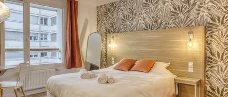 Estúdio superior | Escrivaninha, espaço de trabalho para notebook, Wi-Fi de cortesia