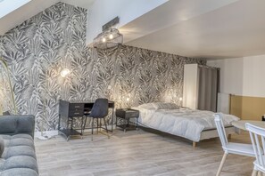 Deluxe Studio Suite | Desk, laptop workspace, free WiFi, bed sheets