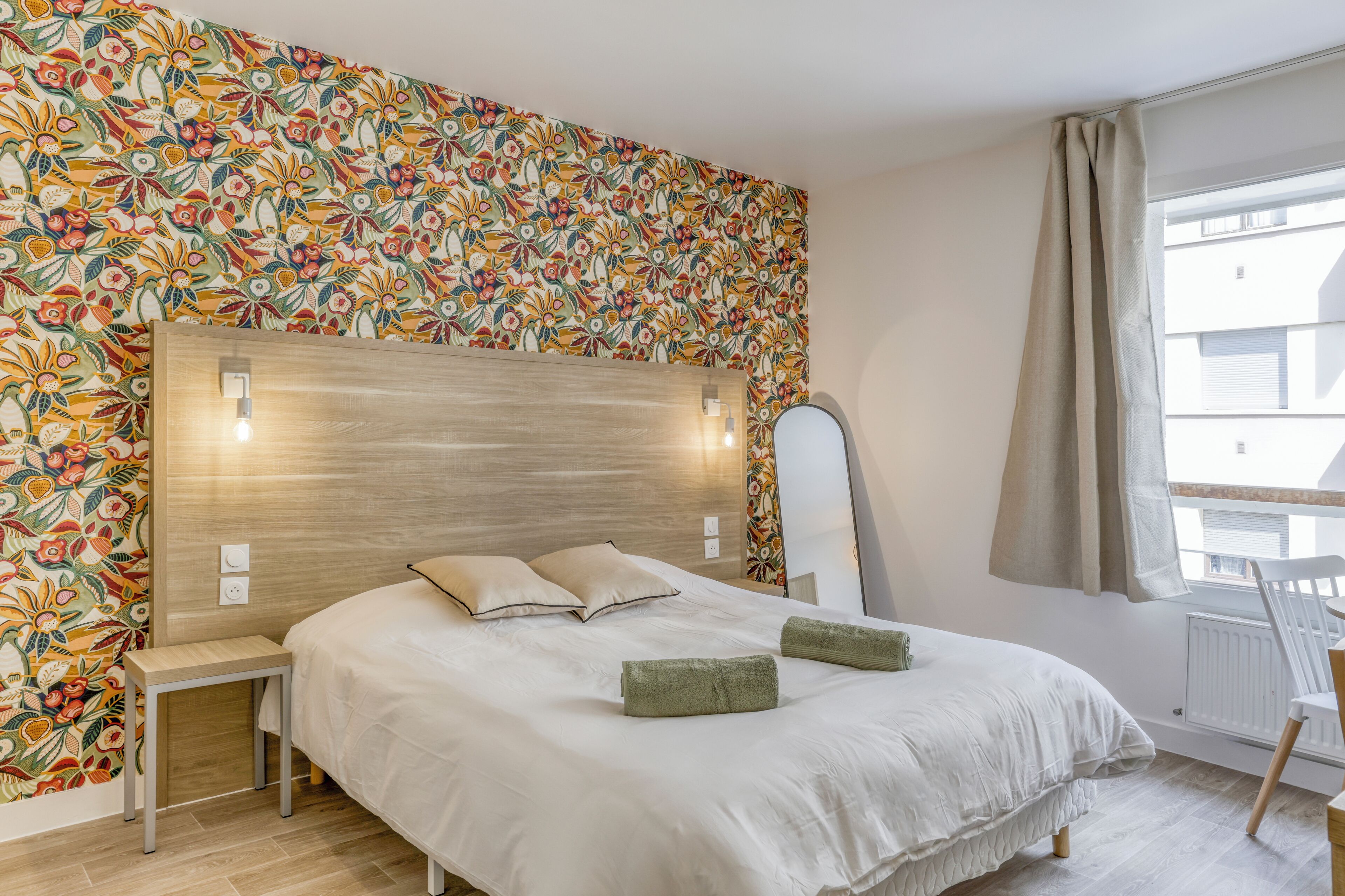 Desk, laptop workspace, free WiFi, bed sheets