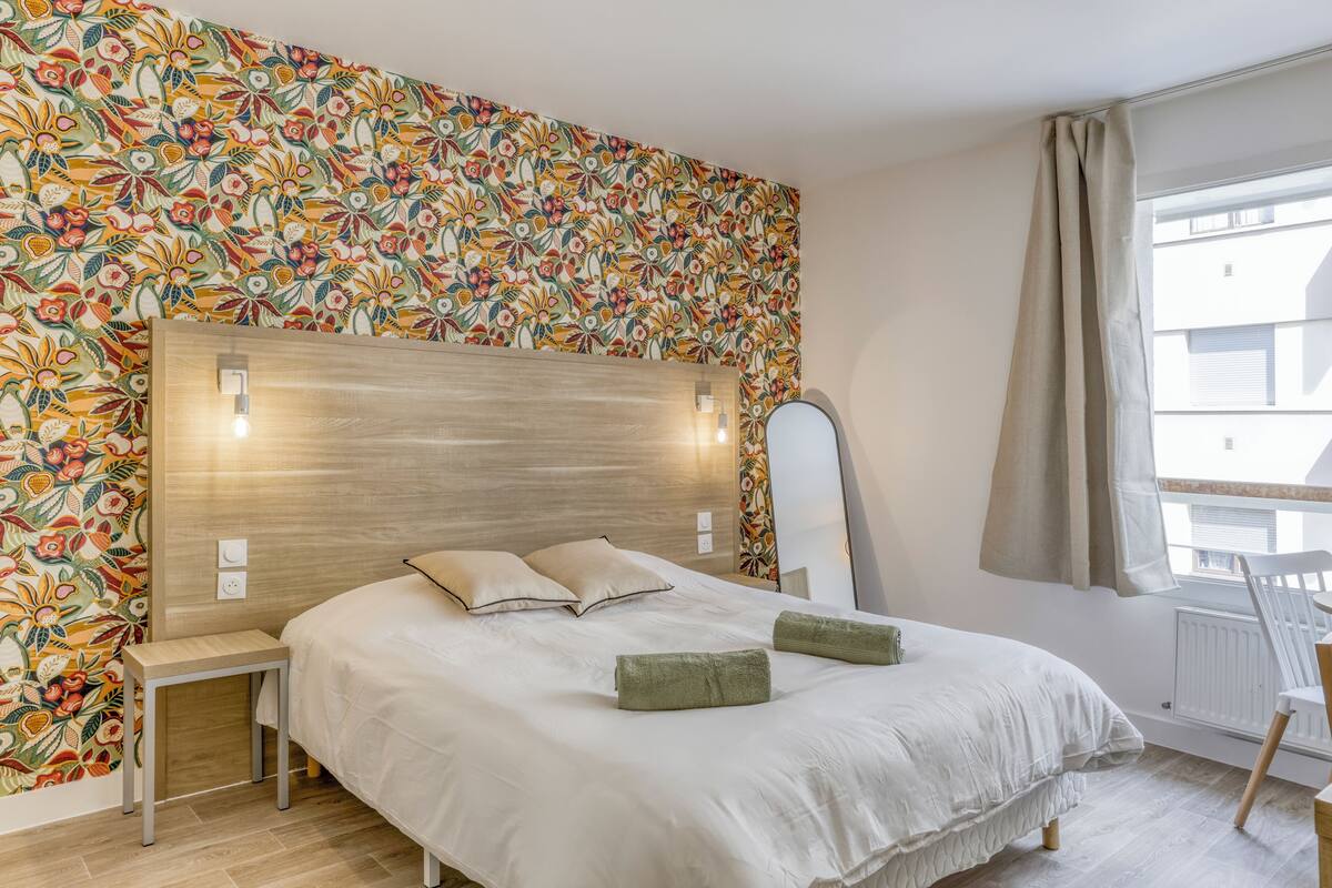 Superior Studio | Desk, laptop workspace, free WiFi, bed sheets