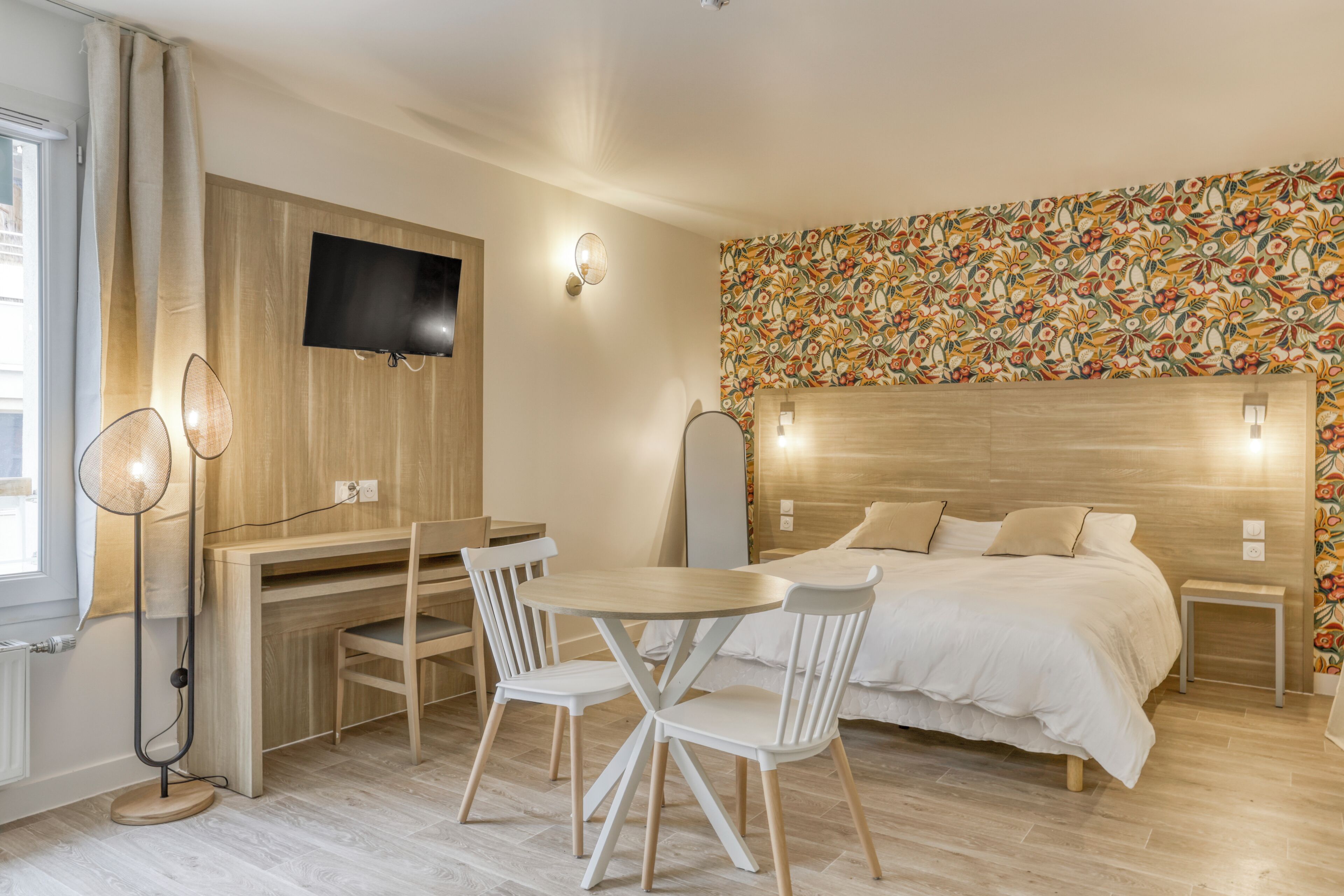 Desk, laptop workspace, free WiFi, bed sheets