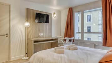 1 bedroom, desk, iron/ironing board, WiFi