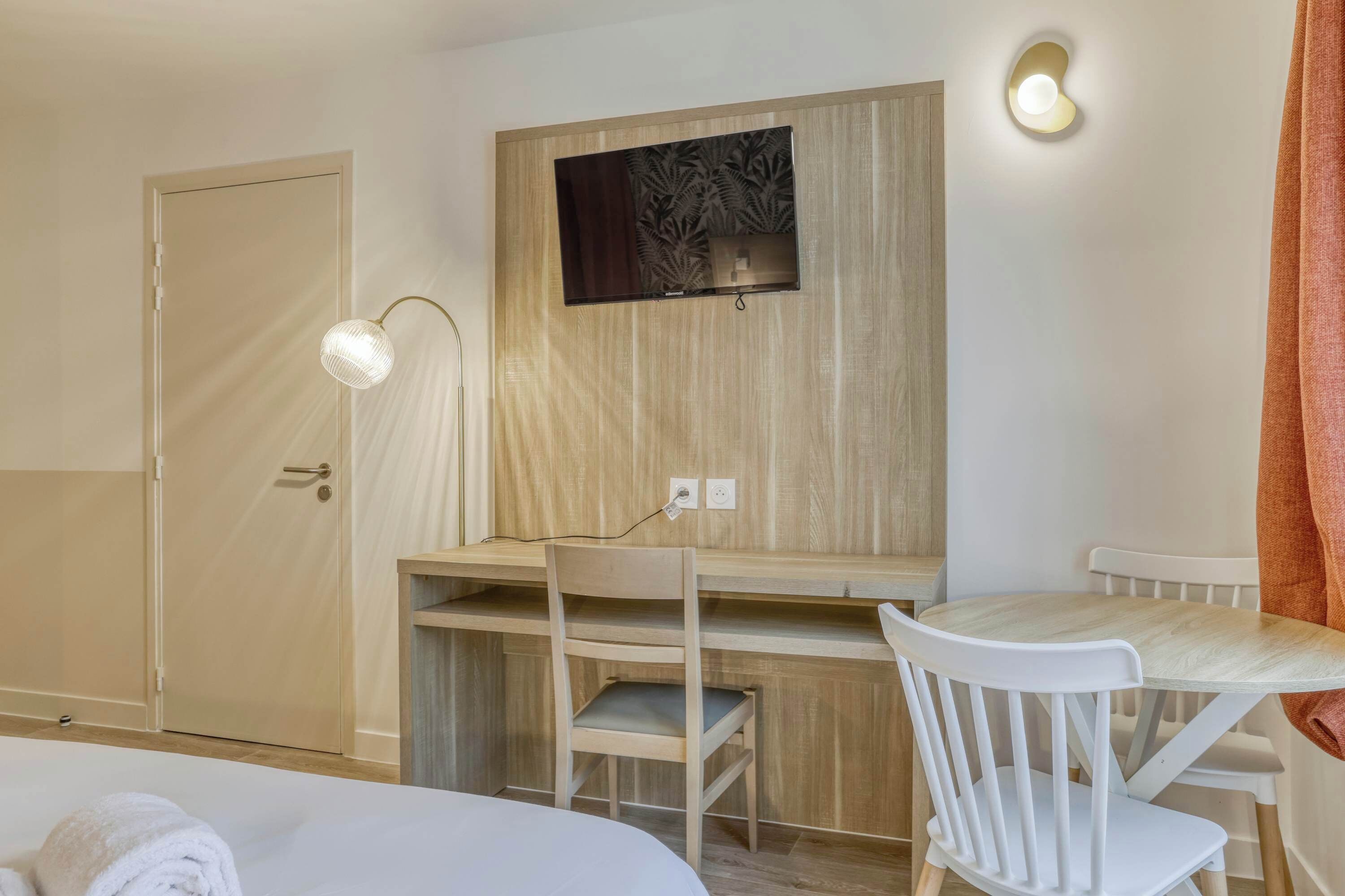 1 bedroom, desk, iron/ironing board, WiFi