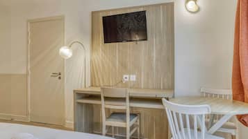 1 bedroom, desk, iron/ironing board, WiFi