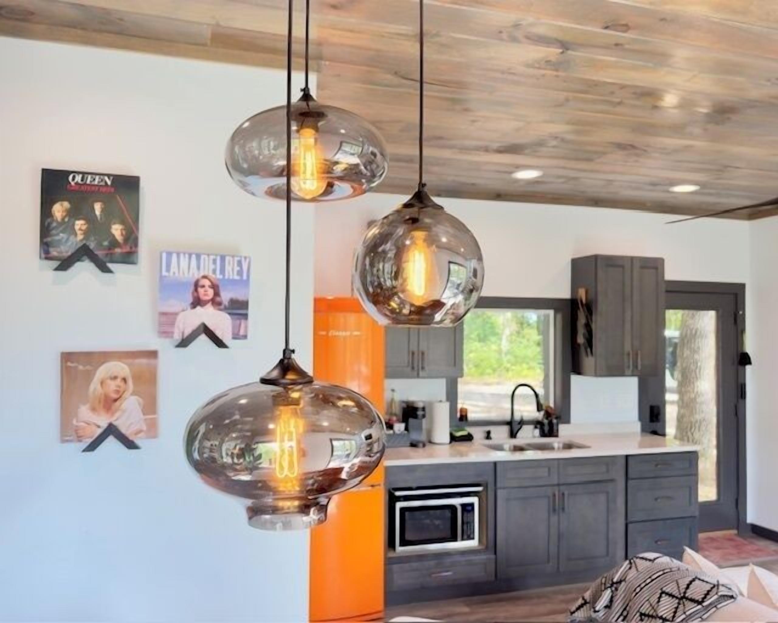 Geladeira, micro-ondas, cafeteira/chaleira