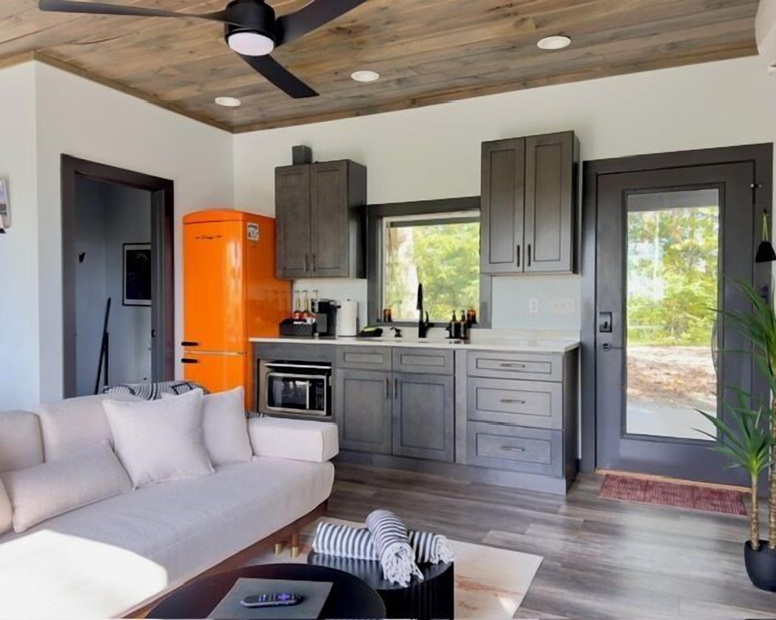 Smart TV, books, stereo