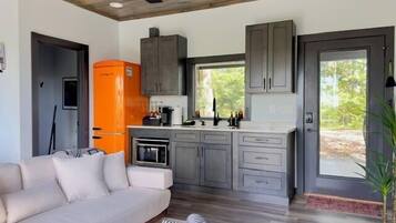 Smart TV, books, stereo