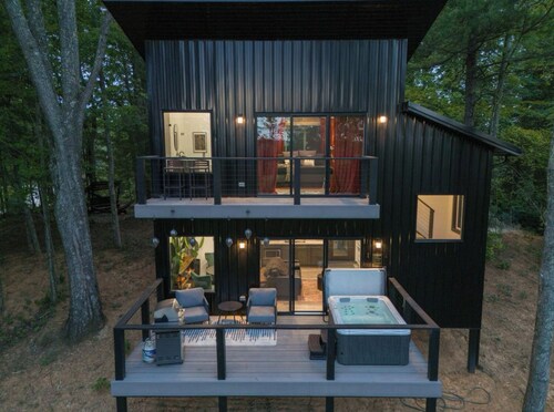 New | Hot Tub | King Bed | Sunset Views | Modern