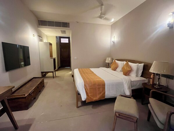 Premium Room, Non Smoking | Minibar, free WiFi, bed sheets