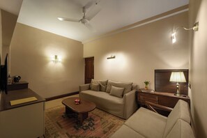 Premium Room, Non Smoking | Minibar, free WiFi, bed sheets