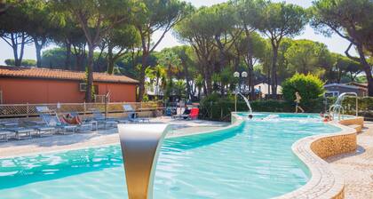 Residence with swimming pool in Albinia just 150 mt from the beach
