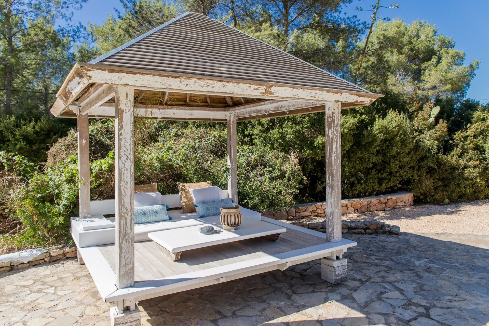 المنطقة المحيطة بالمنشأة