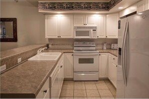 Fridge, microwave, stovetop, dishwasher