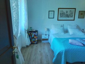 Quarto casal clássico, vista para a montanha | Espaço de trabalho para notebook, Wi-Fi de cortesia