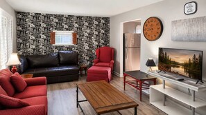 Smart TV, offices - 2BR Retreat with Fire Pit Close To Downtown STL (Saint Ann)