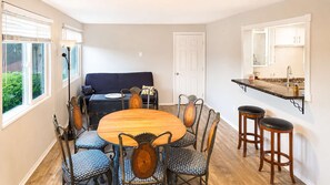 Dining - 2BR Retreat with Fire Pit Close To Downtown STL (Saint Ann)