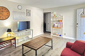 Smart TV, books, offices