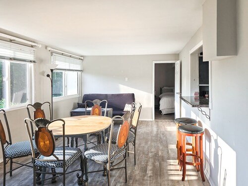 2BR Retreat with Fire Pit Close To Downtown STL