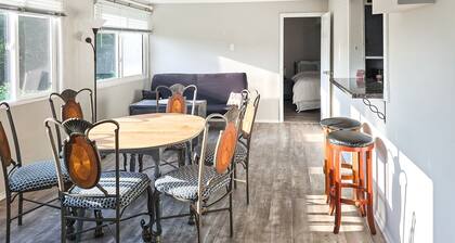 2BR Retreat with Fire Pit Close To Downtown STL