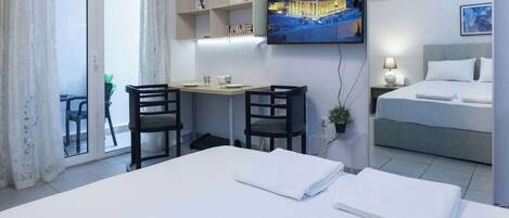 Desk, iron/ironing board, WiFi, bed sheets