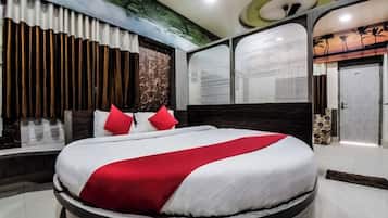 Deluxe Double Room, Balcony, City View | Free WiFi, bed sheets