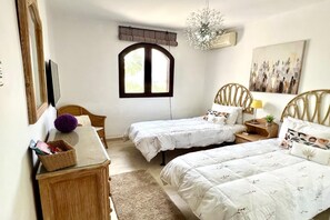 3 chambres, fer et planche à repasser, Wi-Fi, literie fournie