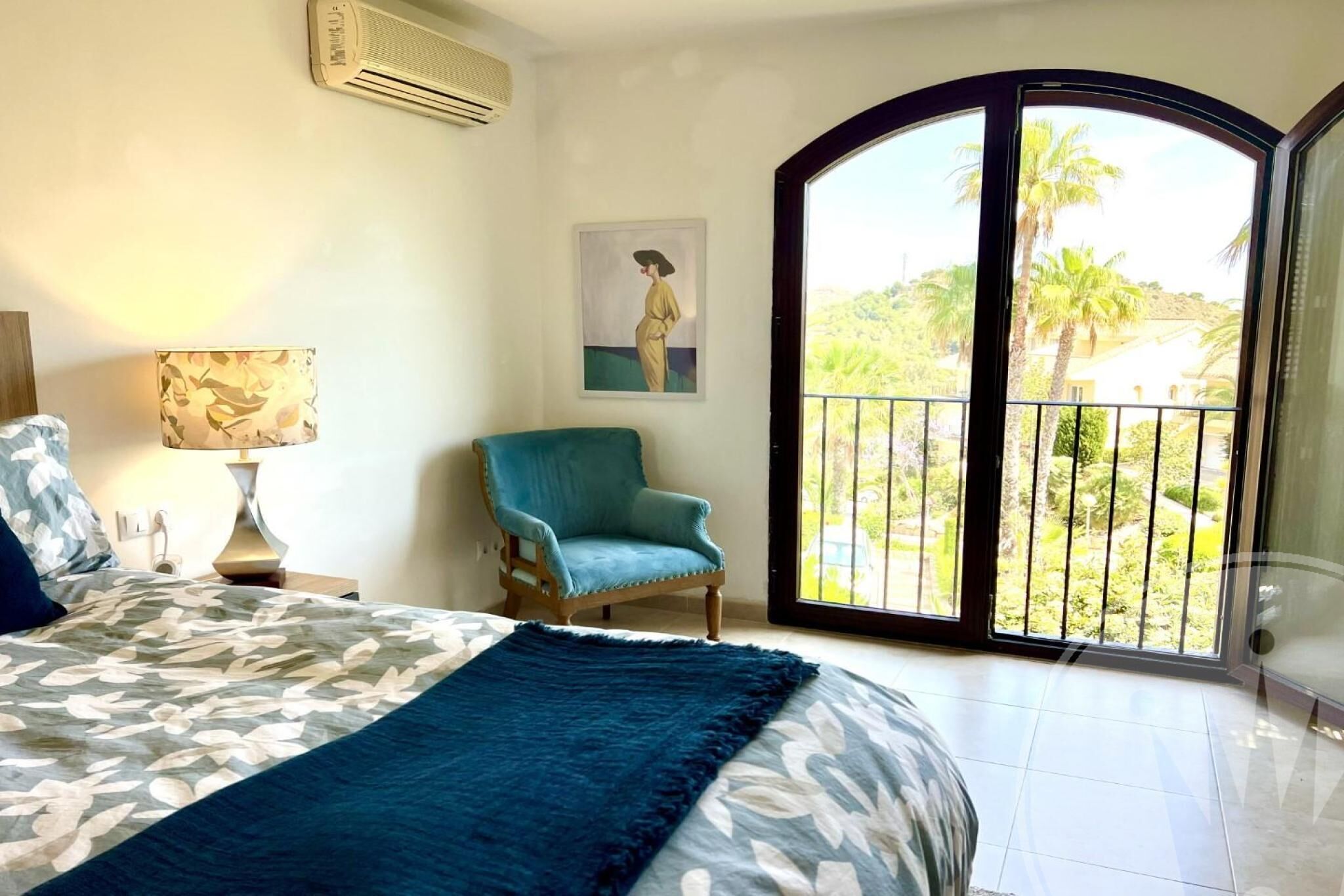 3 عدّة غرف نوم ومكواة/لوح كي وواي فاي وملاءات أسرّة