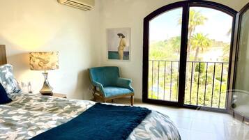 3 dormitoris, planxa i posts de planxar, wifi i roba de llit