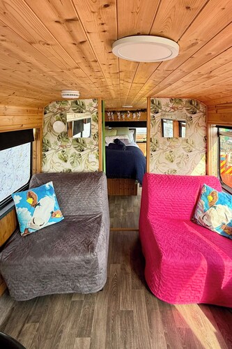 Ballinadee Bus - Boutique Bus Accommodation