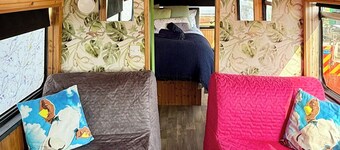 Ballinadee Bus - Boutique Bus Accommodation