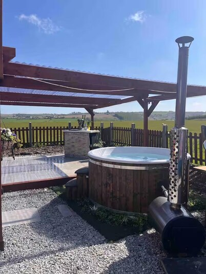 Ballinadee Bus - Boutique Bus Accommodation