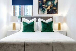 2 makuuhuonetta, työpöytä, ilmainen Wi-Fi, vuodevaatteet