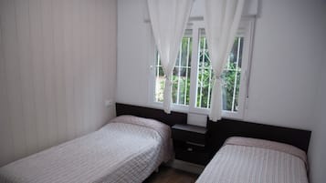 3 habitaciones, tabla de planchar con plancha, cuna de viaje y wifi