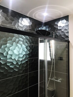 Shower, hair dryer, towels, soap - Marina Azul- 84 sqm-3 sz. 100 m to the beach Deveses, Newly renovated, Air-conditioned (Denia)