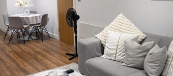 Stylish 2-Bed Apartment by Manchester City Centre