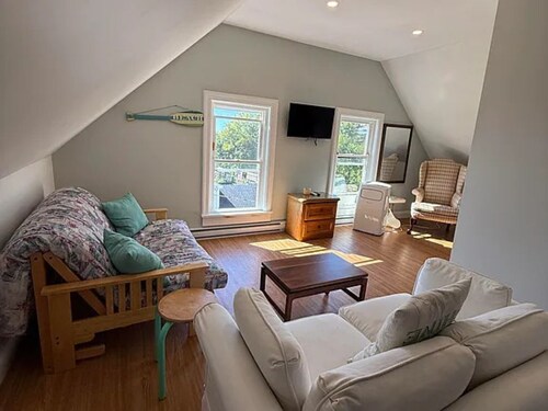 Scenic 2-Bedroom Apartment Nestled in a Historic Bayside Victorian Home