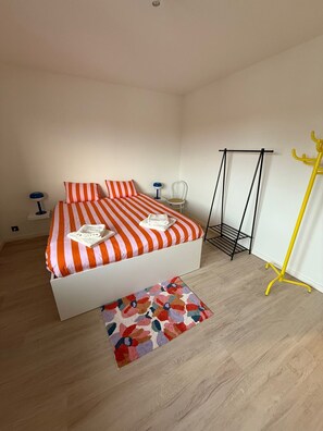 2 bedrooms, Internet, bed sheets - Casa Congé • Colorful Stay + Free Wine Bottle (Mechelen)