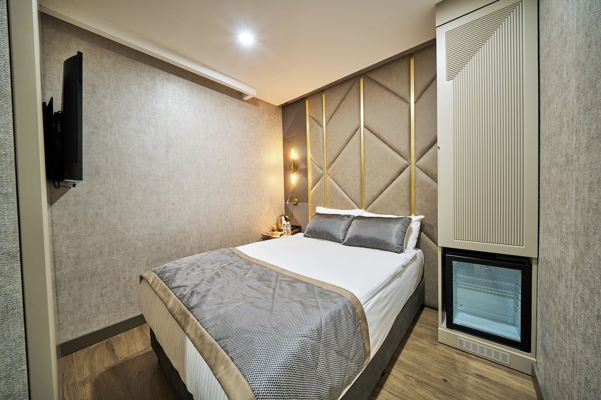 Egyptian cotton sheets, premium bedding, memory-foam beds, minibar