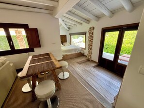 1 bedroom, iron/ironing board, internet, bed sheets