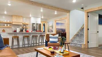 Smart TV, videogames, pebolim