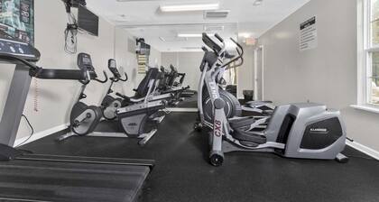 Chic Modern Suite with Style I Free Parking